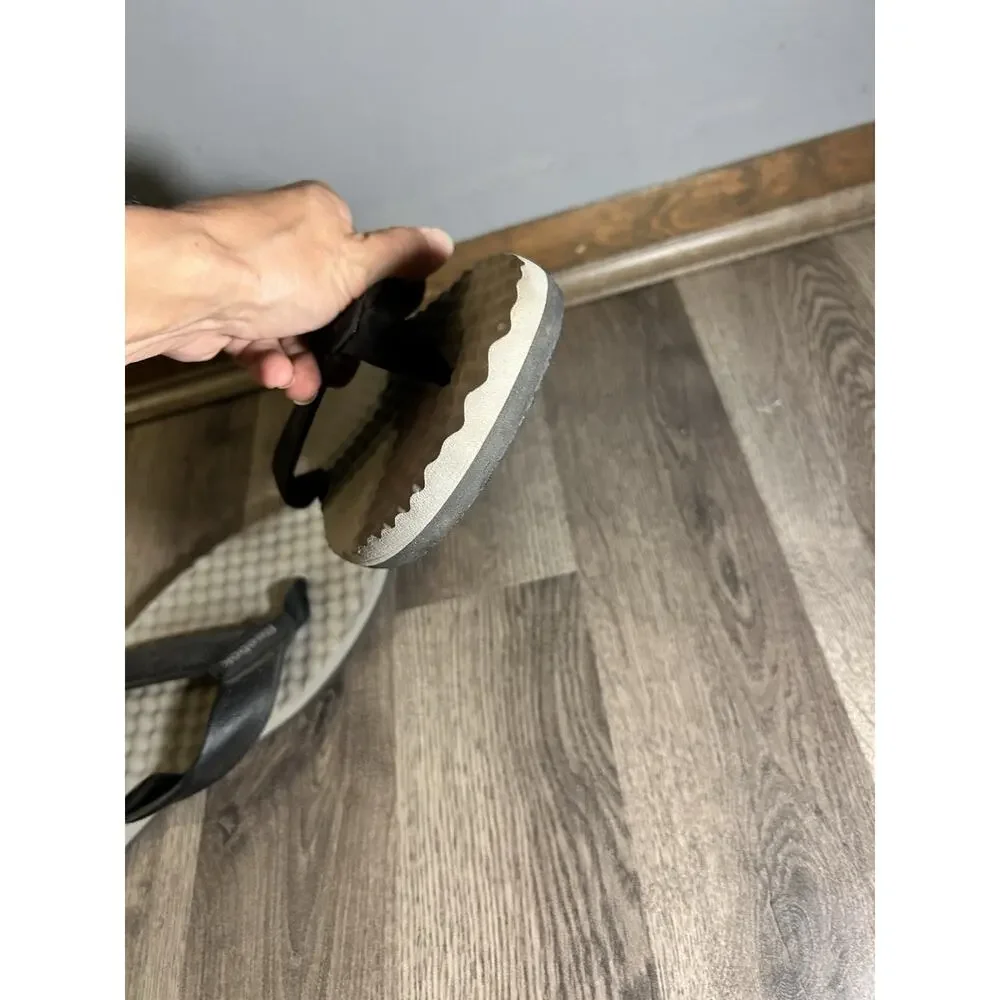 Men’s Reebok Size 13 Sandal Grey And Black